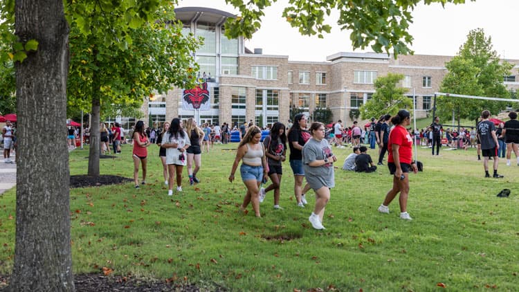 Welcome New Students and the New Semester with “Wolves Up Week” at Arkansas State University!