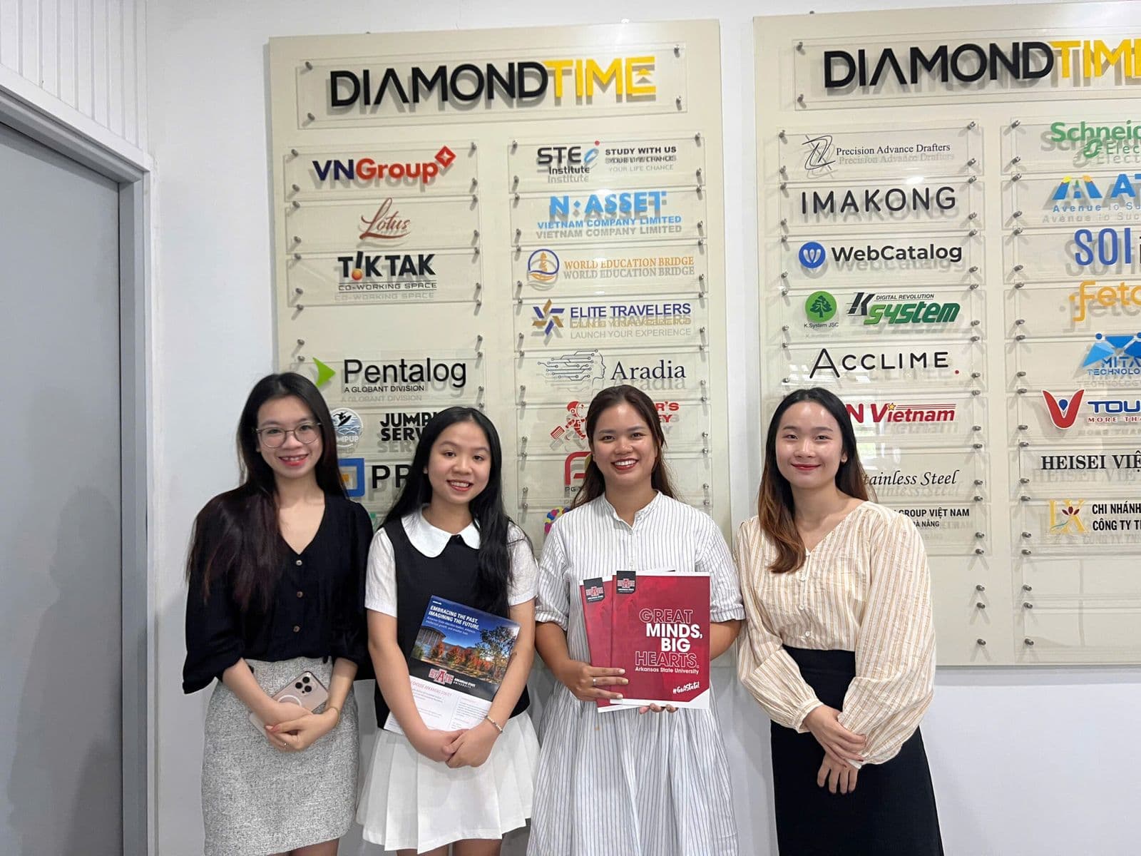 Arkansas State University Visits WEB Overseas Study Consulting Company in Da Nang